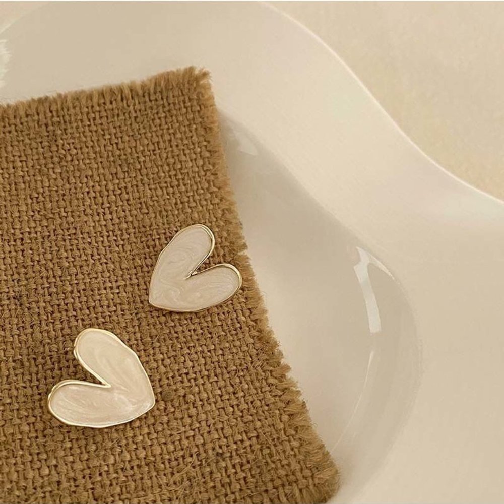 Sweet and delicate enamel earrings for women, simple and versatile for summer